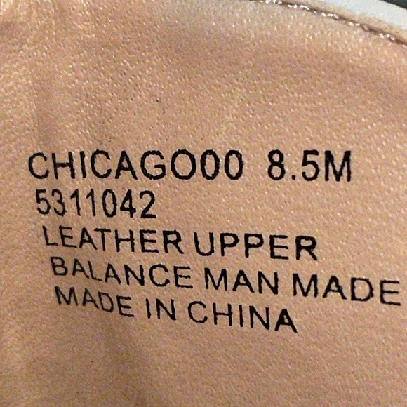 Ashro Chicago Leather Booties with Bow Tie and side zippers.  Cream.  Size 8.5. - Picture 12 of 12